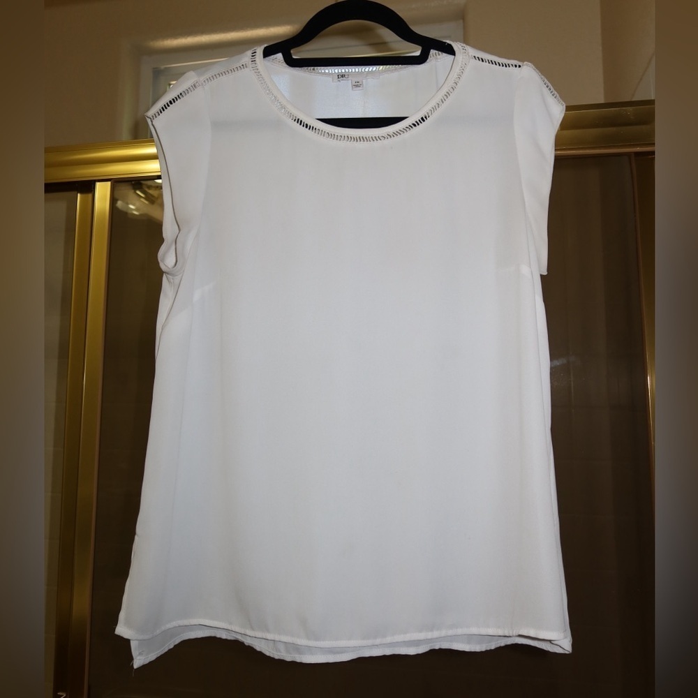DR2 Classic White Sleeveless Blouse